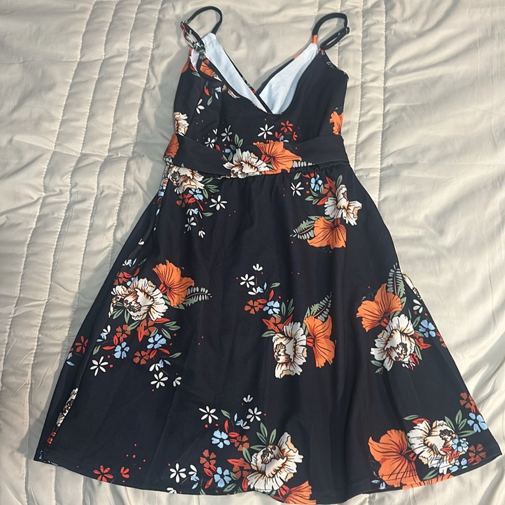 Floral Black Dress with Orange and White Accents Womens Size Medium - Picture 3 of 3